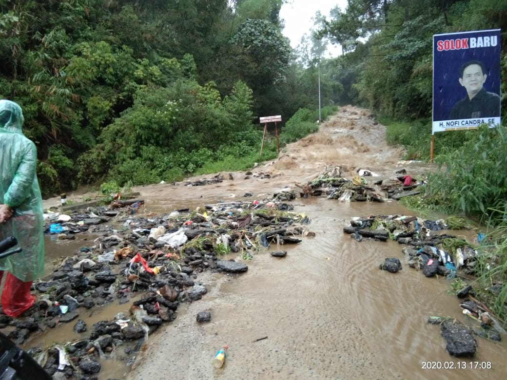 BPBD Kabupaten Solok cepat tanggapi bencana longsor dan banjir di Salimpat