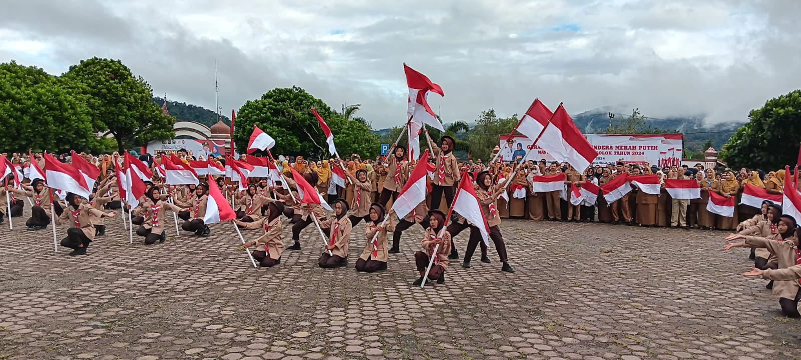 Kabupaten Solok Canangkan Pembagian Bendera Merah Putih Tahun 2024