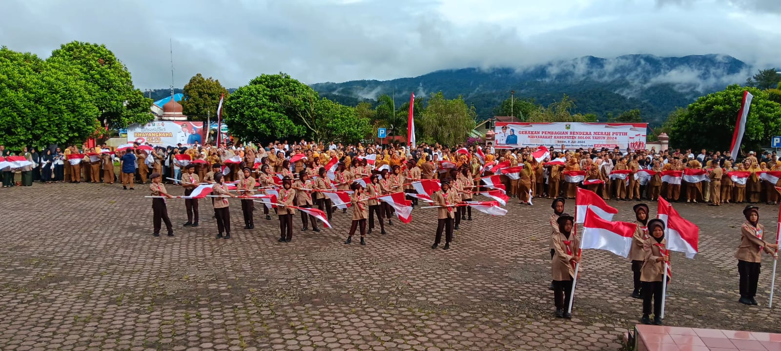 Kabupaten Solok Canangkan Pembagian Bendera Merah Putih Tahun 2024